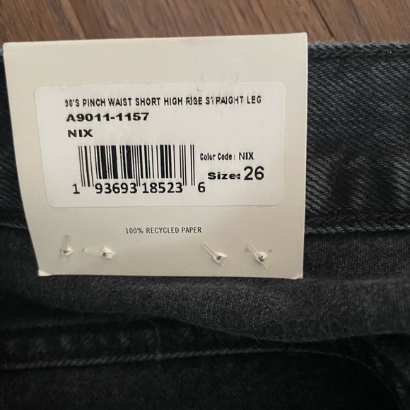 NWT Agolde 90s high rise jean shorts in Nix wash - Picture 2 of 3